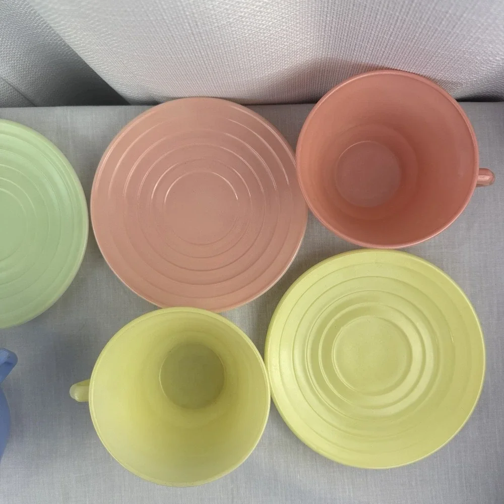 Hazel Atlas Platonite Moderntone Pastel 8 Piece Coffee Cup Mug & Saucer Set Lot